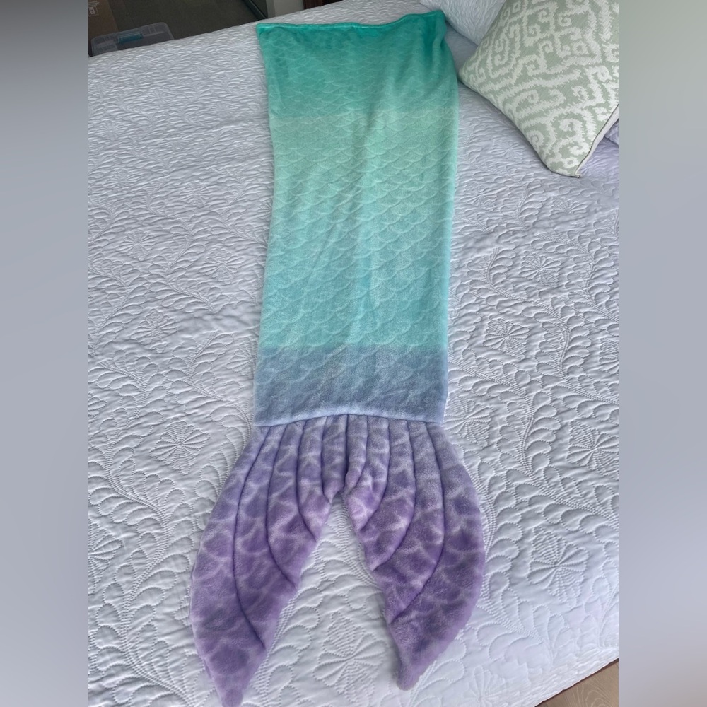 Mermaid Sleeping Blanket (up and 5 years old). Like New.